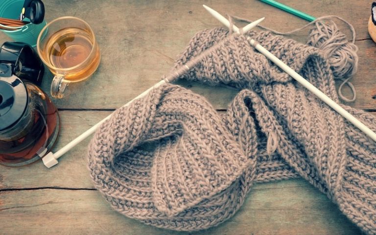How long does it take to knit a scarf?