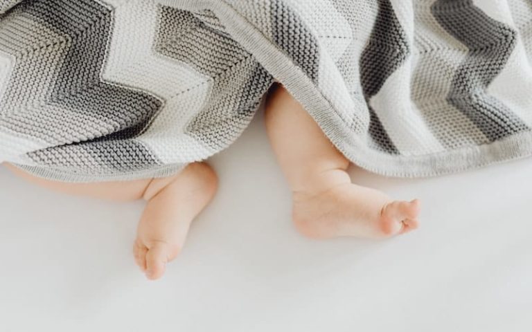 How to Choose the Best Yarn for a Baby Blanket