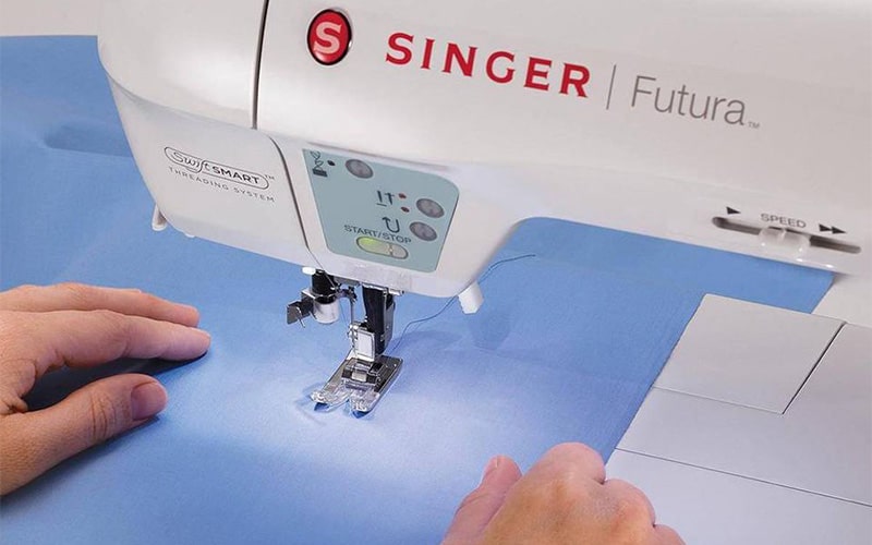 Singer Futura XL 400 sewing and embroidery machine