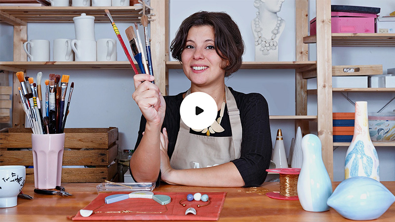 Ceramic jewelry for beginners class on Domestika